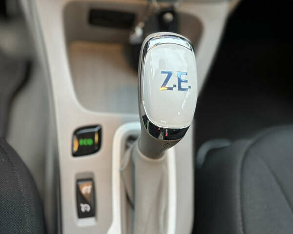 Рено Зое 2019 в Дрогобыче на Automoto.ua Белый Рено Зое, объемом двигателя 0 л и пробегом 90 тыс. км за 8499 $, фото 48 на Automoto.ua