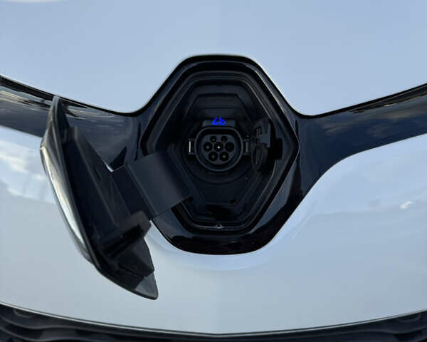 Белый Рено Зое, объемом двигателя 0 л и пробегом 67 тыс. км за 9500 $, фото 31 на Automoto.ua