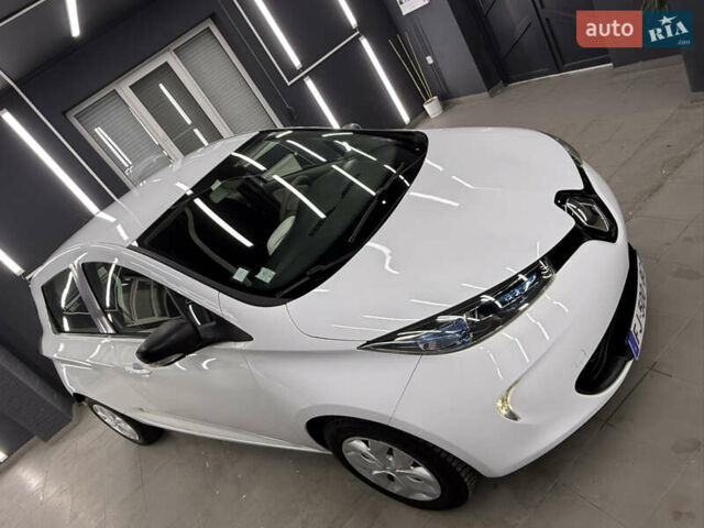 Белый Рено Зое, объемом двигателя 0 л и пробегом 21 тыс. км за 9950 $, фото 7 на Automoto.ua