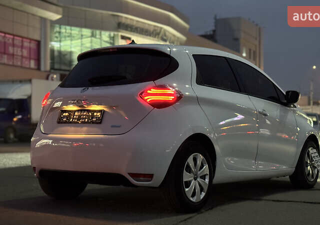 Белый Рено Зое, объемом двигателя 0 л и пробегом 44 тыс. км за 12950 $, фото 8 на Automoto.ua