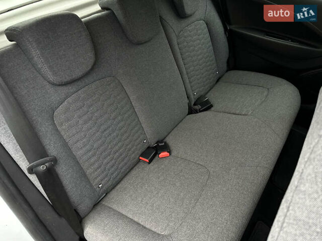 Білий Рено Зое, об'ємом двигуна 0 л та пробігом 77 тис. км за 12990 $, фото 36 на Automoto.ua