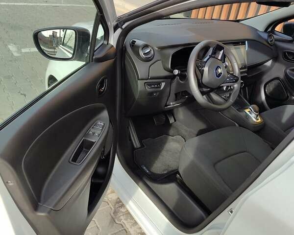 Белый Рено Зое, объемом двигателя 0 л и пробегом 78 тыс. км за 11850 $, фото 11 на Automoto.ua