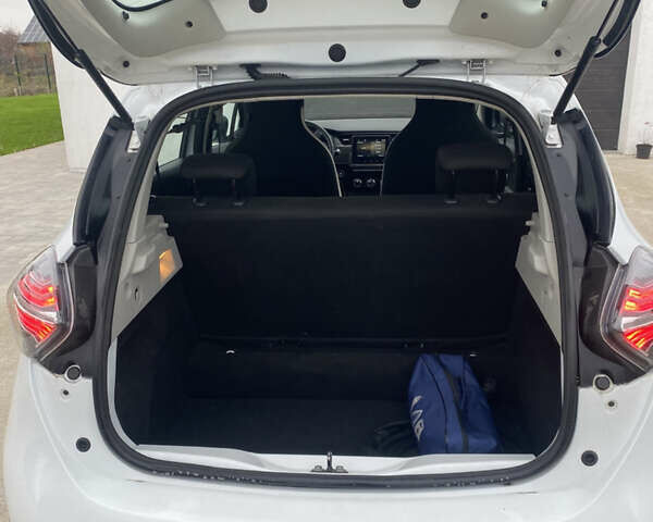 Белый Рено Зое, объемом двигателя 0 л и пробегом 94 тыс. км за 12400 $, фото 6 на Automoto.ua