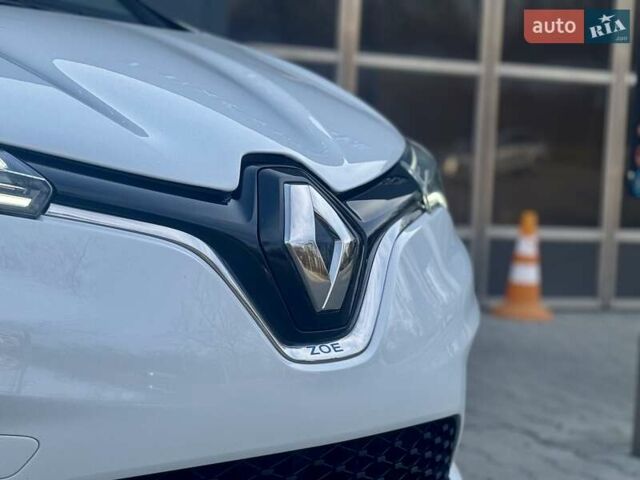Белый Рено Зое, объемом двигателя 0 л и пробегом 86 тыс. км за 10850 $, фото 10 на Automoto.ua
