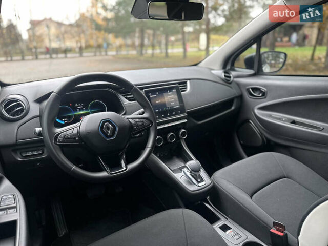 Белый Рено Зое, объемом двигателя 0 л и пробегом 28 тыс. км за 12500 $, фото 30 на Automoto.ua