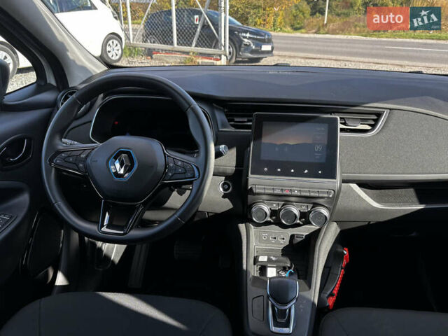 Белый Рено Зое, объемом двигателя 0 л и пробегом 30 тыс. км за 11900 $, фото 26 на Automoto.ua