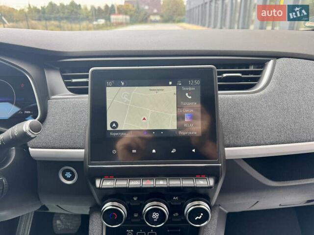 Белый Рено Зое, объемом двигателя 0 л и пробегом 70 тыс. км за 12999 $, фото 20 на Automoto.ua