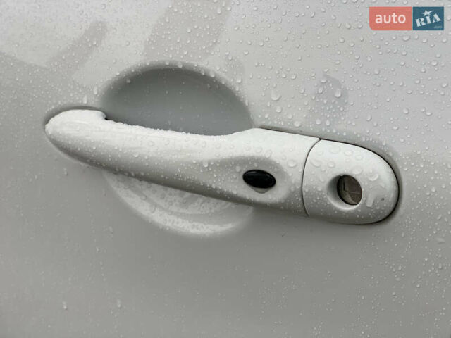Белый Рено Зое, объемом двигателя 0 л и пробегом 47 тыс. км за 12499 $, фото 33 на Automoto.ua