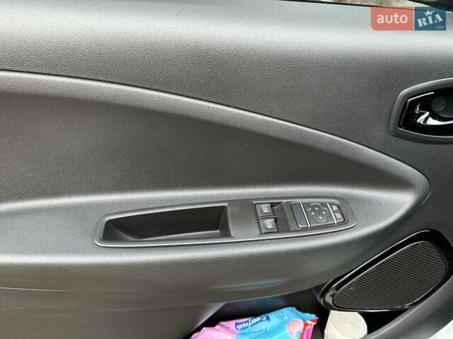 Рено Зое 2020 в Бердичеве на Automoto.ua Белый Рено Зое, объемом двигателя 0 л и пробегом 25 тыс. км за 13400 $, фото 11 на Automoto.ua