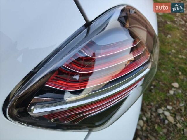 Білий Рено Зое, об'ємом двигуна 0 л та пробігом 98 тис. км за 10950 $, фото 39 на Automoto.ua