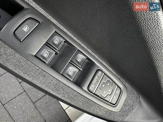 Белый Рено Зое, объемом двигателя 0 л и пробегом 124 тыс. км за 13200 $, фото 21 на Automoto.ua