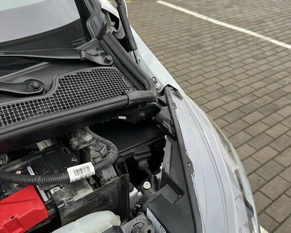 Белый Рено Зое, объемом двигателя 0 л и пробегом 97 тыс. км за 11900 $, фото 49 на Automoto.ua