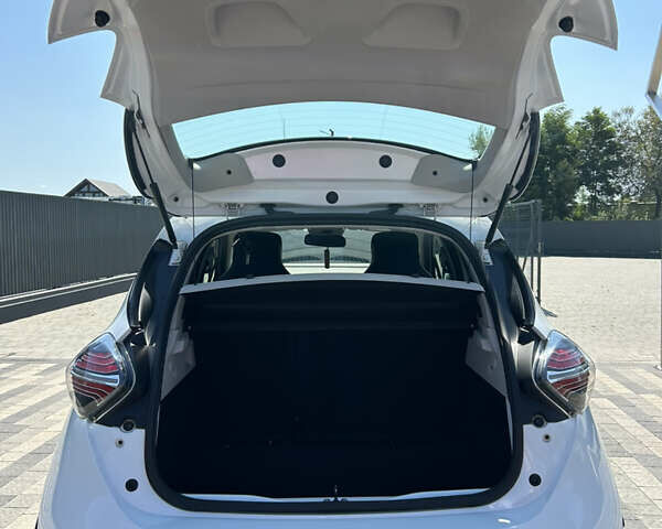 Белый Рено Зое, объемом двигателя 0 л и пробегом 119 тыс. км за 11700 $, фото 12 на Automoto.ua