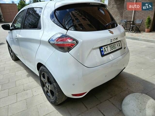 Белый Рено Зое, объемом двигателя 0 л и пробегом 28 тыс. км за 11900 $, фото 3 на Automoto.ua