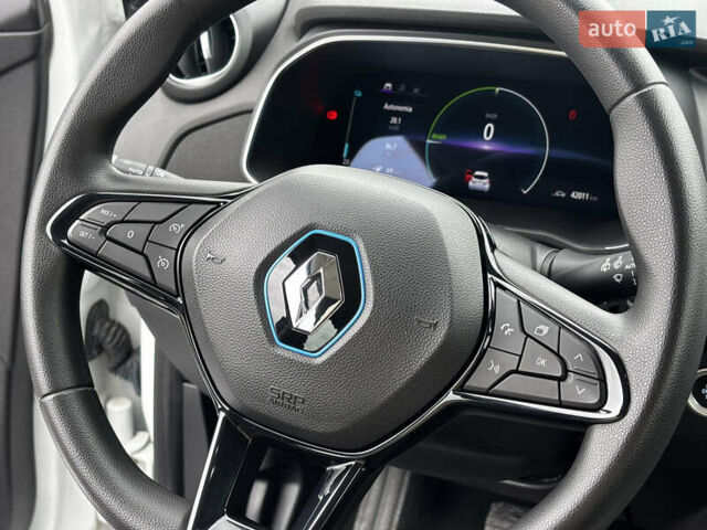 Белый Рено Зое, объемом двигателя 0 л и пробегом 41 тыс. км за 11600 $, фото 16 на Automoto.ua