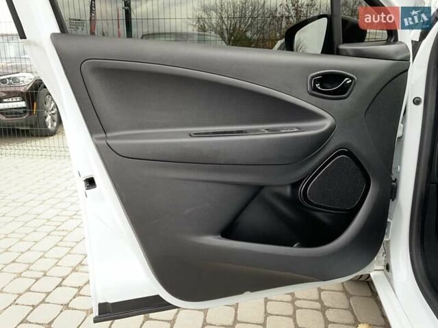 Белый Рено Зое, объемом двигателя 0 л и пробегом 44 тыс. км за 12499 $, фото 23 на Automoto.ua