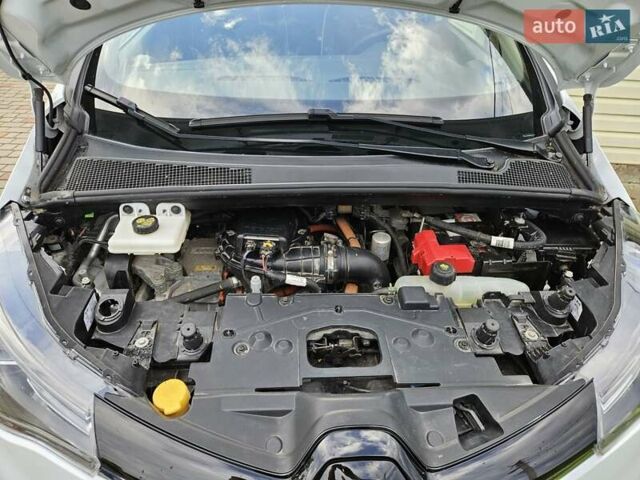 Белый Рено Зое, объемом двигателя 0 л и пробегом 28 тыс. км за 11900 $, фото 20 на Automoto.ua