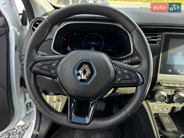 Белый Рено Зое, объемом двигателя 0 л и пробегом 30 тыс. км за 11900 $, фото 16 на Automoto.ua