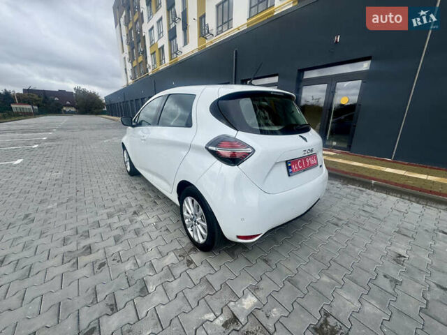 Белый Рено Зое, объемом двигателя 0 л и пробегом 70 тыс. км за 12999 $, фото 4 на Automoto.ua