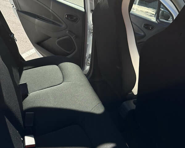 Белый Рено Зое, объемом двигателя 0 л и пробегом 7 тыс. км за 12999 $, фото 15 на Automoto.ua
