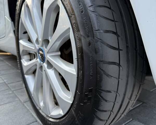 Білий Рено Зое, об'ємом двигуна 0 л та пробігом 70 тис. км за 11800 $, фото 13 на Automoto.ua