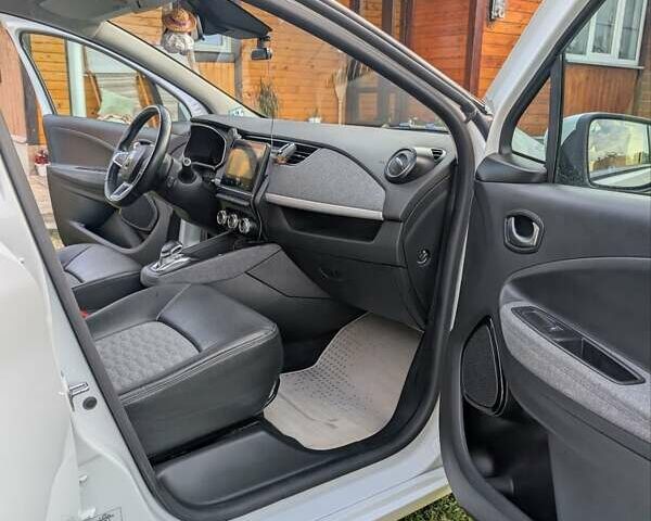 Белый Рено Зое, объемом двигателя 0 л и пробегом 56 тыс. км за 12500 $, фото 25 на Automoto.ua