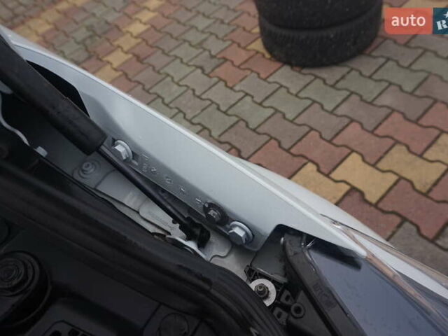 Белый Рено Зое, объемом двигателя 0 л и пробегом 122 тыс. км за 13000 $, фото 56 на Automoto.ua