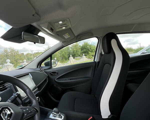 Белый Рено Зое, объемом двигателя 0 л и пробегом 67 тыс. км за 12300 $, фото 26 на Automoto.ua