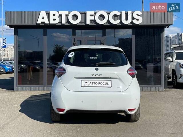 Белый Рено Зое, объемом двигателя 0 л и пробегом 217 тыс. км за 11990 $, фото 6 на Automoto.ua