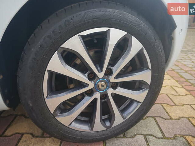 Белый Рено Зое, объемом двигателя 0 л и пробегом 122 тыс. км за 13000 $, фото 68 на Automoto.ua