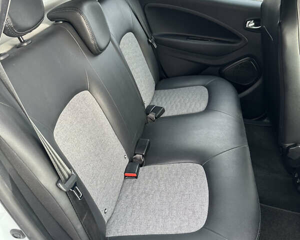 Білий Рено Зое, об'ємом двигуна 0 л та пробігом 36 тис. км за 12400 $, фото 38 на Automoto.ua