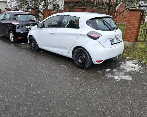 Белый Рено Зое, объемом двигателя 0 л и пробегом 28 тыс. км за 11800 $, фото 2 на Automoto.ua