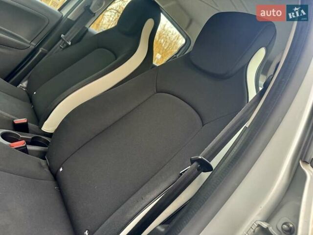 Белый Рено Зое, объемом двигателя 0 л и пробегом 85 тыс. км за 11150 $, фото 80 на Automoto.ua