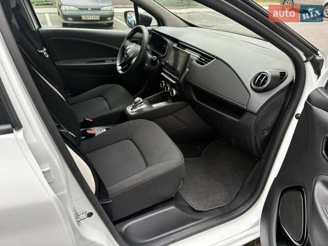 Белый Рено Зое, объемом двигателя 0 л и пробегом 39 тыс. км за 12300 $, фото 34 на Automoto.ua