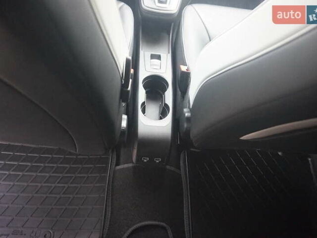 Белый Рено Зое, объемом двигателя 0 л и пробегом 122 тыс. км за 13000 $, фото 51 на Automoto.ua