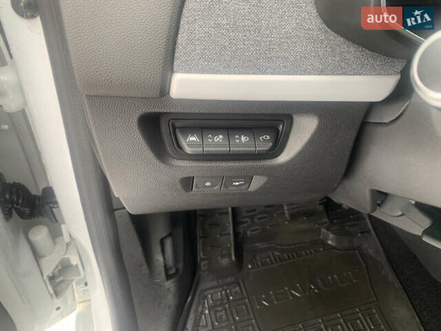 Белый Рено Зое, объемом двигателя 0 л и пробегом 84 тыс. км за 13900 $, фото 10 на Automoto.ua