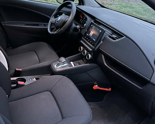 Белый Рено Зое, объемом двигателя 0 л и пробегом 26 тыс. км за 11700 $, фото 12 на Automoto.ua