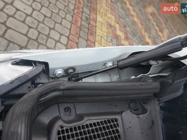 Білий Рено Зое, об'ємом двигуна 0 л та пробігом 141 тис. км за 11111 $, фото 58 на Automoto.ua