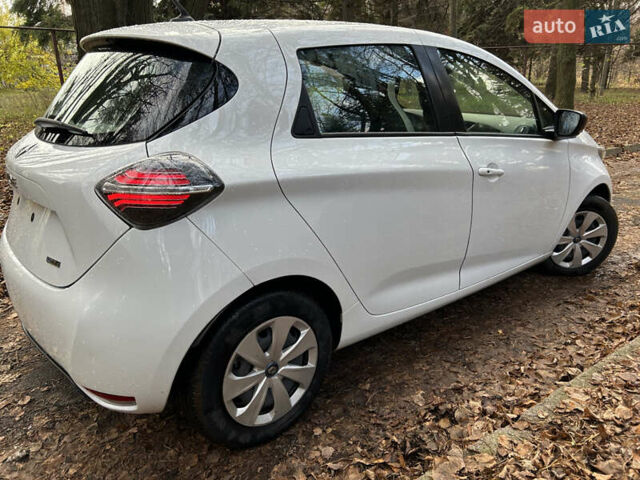 Белый Рено Зое, объемом двигателя 0 л и пробегом 52 тыс. км за 11590 $, фото 7 на Automoto.ua