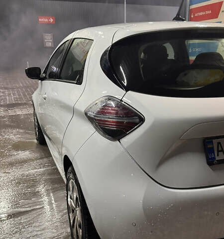 Белый Рено Зое, объемом двигателя 0 л и пробегом 54 тыс. км за 13500 $, фото 12 на Automoto.ua
