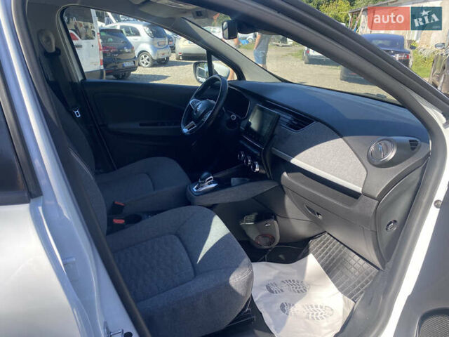 Белый Рено Зое, объемом двигателя 0 л и пробегом 78 тыс. км за 11700 $, фото 3 на Automoto.ua