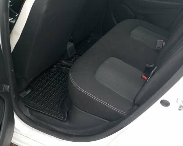 Білий Рено Зое, об'ємом двигуна 0 л та пробігом 116 тис. км за 10555 $, фото 30 на Automoto.ua