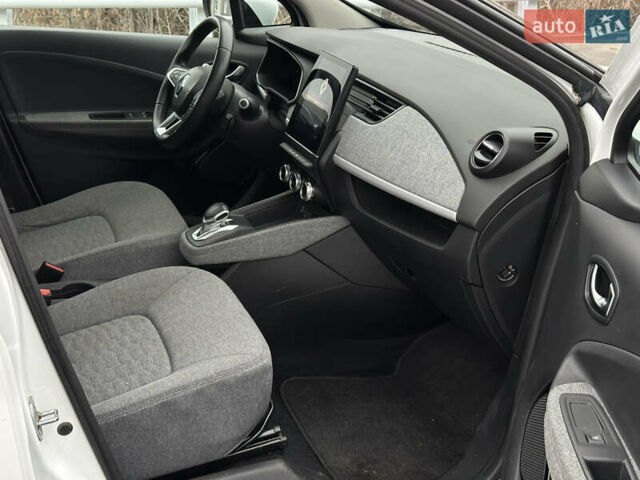 Білий Рено Зое, об'ємом двигуна 0 л та пробігом 77 тис. км за 12990 $, фото 32 на Automoto.ua