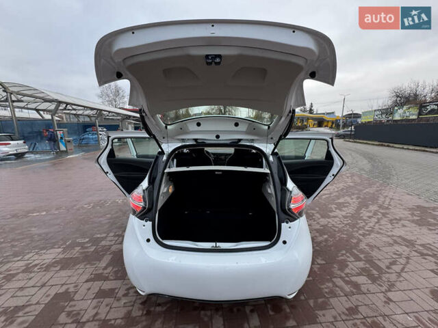 Белый Рено Зое, объемом двигателя 0 л и пробегом 116 тыс. км за 11499 $, фото 16 на Automoto.ua