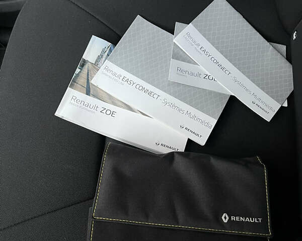 Белый Рено Зое, объемом двигателя 0 л и пробегом 31 тыс. км за 11999 $, фото 68 на Automoto.ua