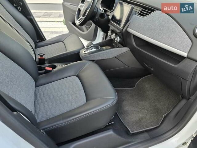 Белый Рено Зое, объемом двигателя 0 л и пробегом 65 тыс. км за 12300 $, фото 34 на Automoto.ua