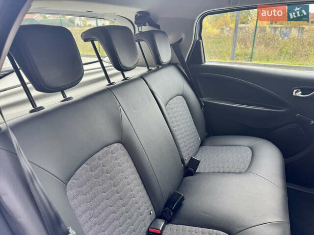 Белый Рено Зое, объемом двигателя 0 л и пробегом 70 тыс. км за 12999 $, фото 26 на Automoto.ua