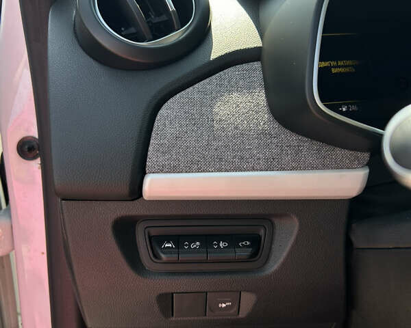 Белый Рено Зое, объемом двигателя 0 л и пробегом 119 тыс. км за 11700 $, фото 8 на Automoto.ua