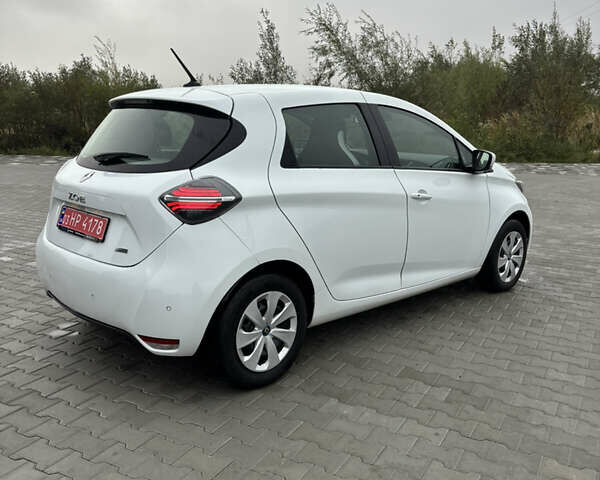 Белый Рено Зое, объемом двигателя 0 л и пробегом 55 тыс. км за 11900 $, фото 9 на Automoto.ua