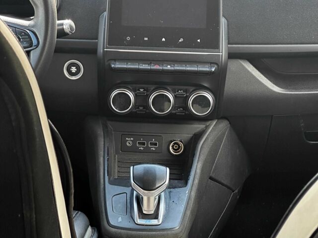 Белый Рено Зое, объемом двигателя 0 л и пробегом 165 тыс. км за 8990 $, фото 14 на Automoto.ua